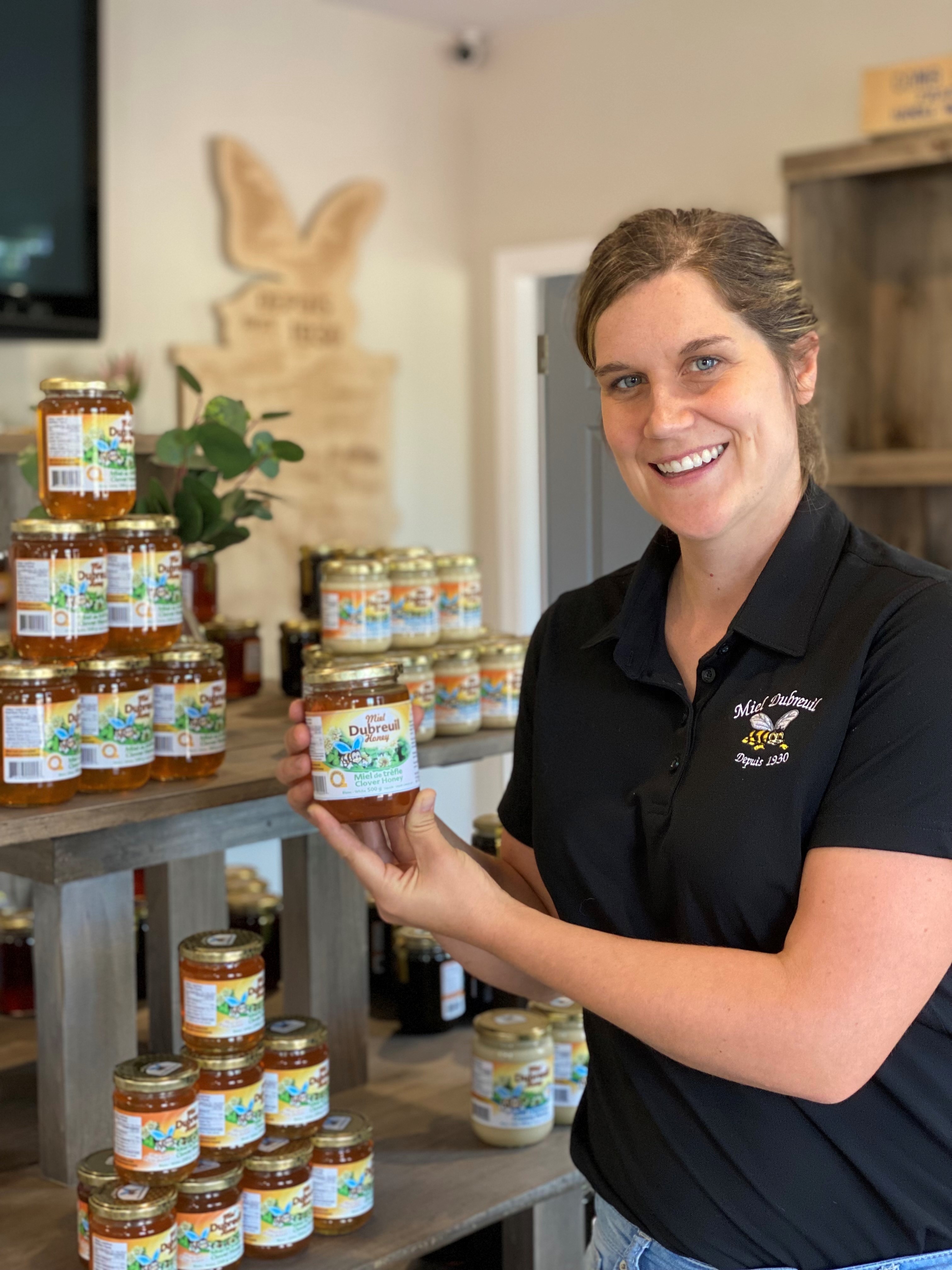 17062021_Myriam dans boutique